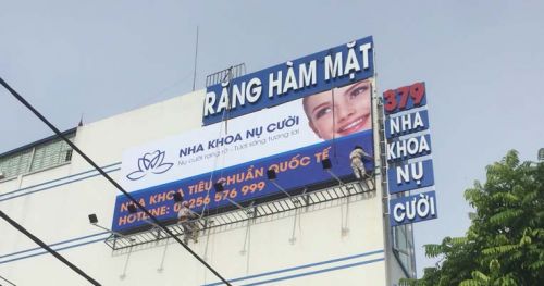 Biển quảng cáo nha khoa Nụ Cười