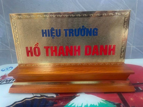 Dịch vụ in thẻ tên công ty theo yêu cầu là gì?